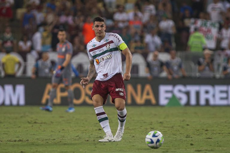 Nino em ação pelo Fluminense