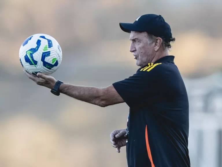 Cuca no Fluminense? Os bastidores do primeiro dia da busca do clube por um substituto para Renato Gaúcho