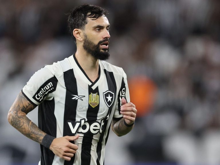 Gonzalo Mastriani pode voltar ao time titular do Botafogo; entenda