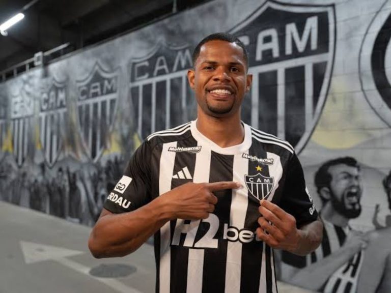 Torcedores do Botafogo homenageiam Júnior Santos em jogo contra o Atlético-MG