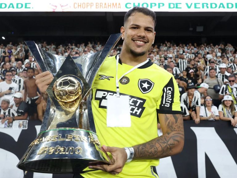 Botafogo libera goleiro da base, mas mantém parte dos direitos e tenta lucrar no futuro