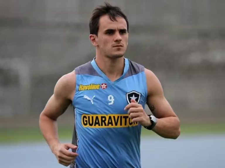 Ex-Botafogo, Lucas relembra passagem pelo clube e disputa por posição entre Vitinho e Mateo Ponte