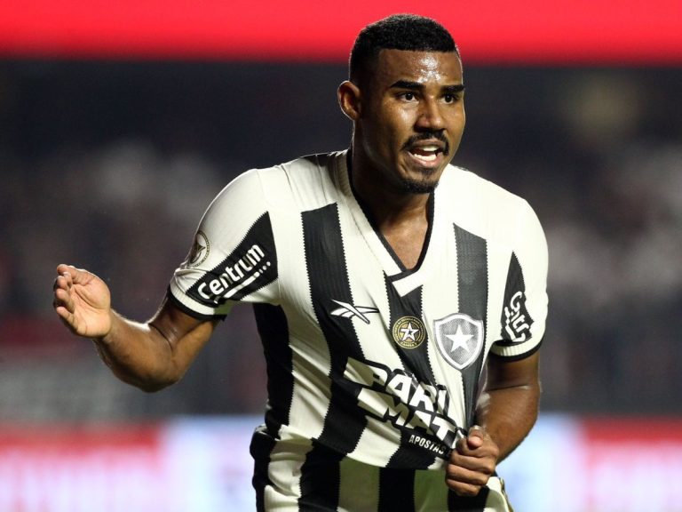 Cuiabano titular? Veja escalação do Botafogo diante do São Paulo