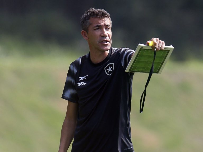 Bruno Lage, ex-Botafogo, é demitido do Benfica após estreia com derrota na Champions League