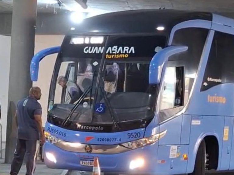 Botafogo chega ao Nilton Santos com ônibus comum: medo da torcida?