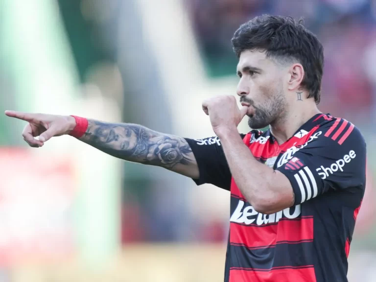 Força coletiva: oito jogadores já marcaram pelo Flamengo na Libertadores 2025; veja números
