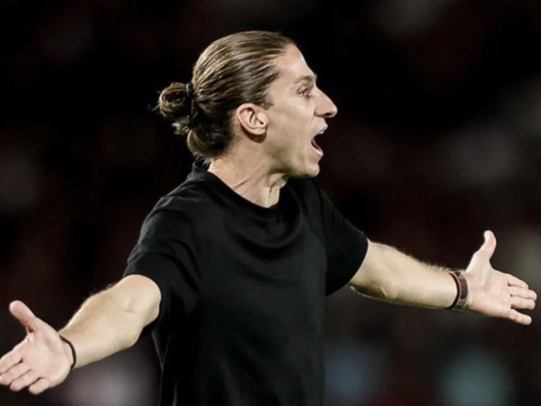 E o camisa 9? Flamengo fecha janela e não consegue resolver carência do elenco
