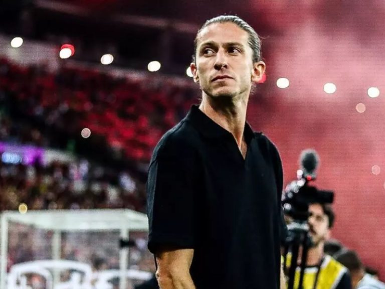Filipe Luís destaca domínio do Flamengo e critica arbitragem após vitória sobre Estudiantes: “Catástrofe do árbitro”