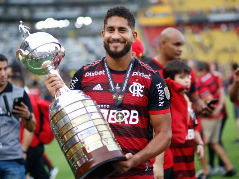 Zagueiro do Flamengo pode acionar a Justiça alegando violação da Lei Pelé