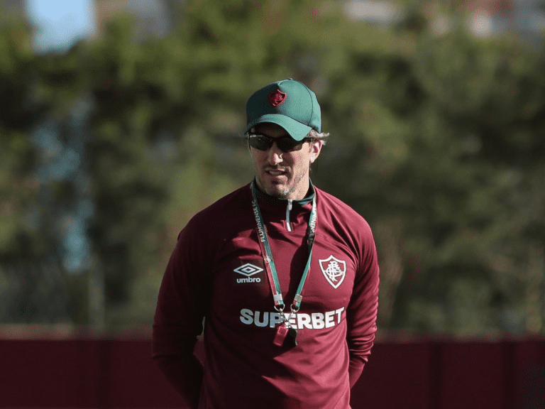 Luis Zubeldía começou a caminhada no Fluminense com vitória
