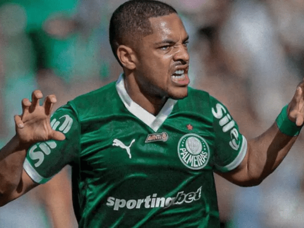 Vitor Roque vive bom momento no Palmeiras