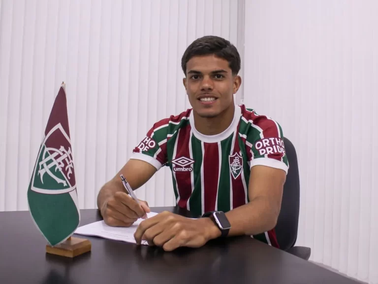 Atlético-MG? John Textor prepara bote e Botafogo pode contratar lateral da base do Fluminense