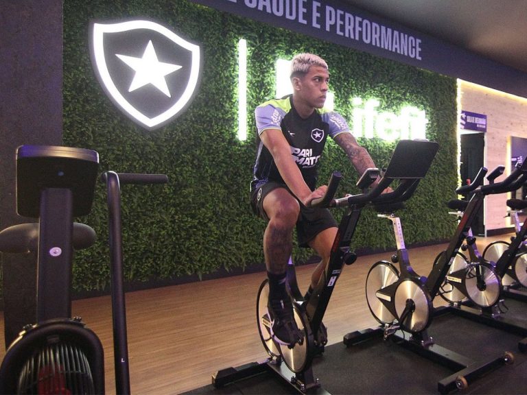 Botafogo: Matheus Martins desembarca no Rio sentindo dores; saiba detalhes