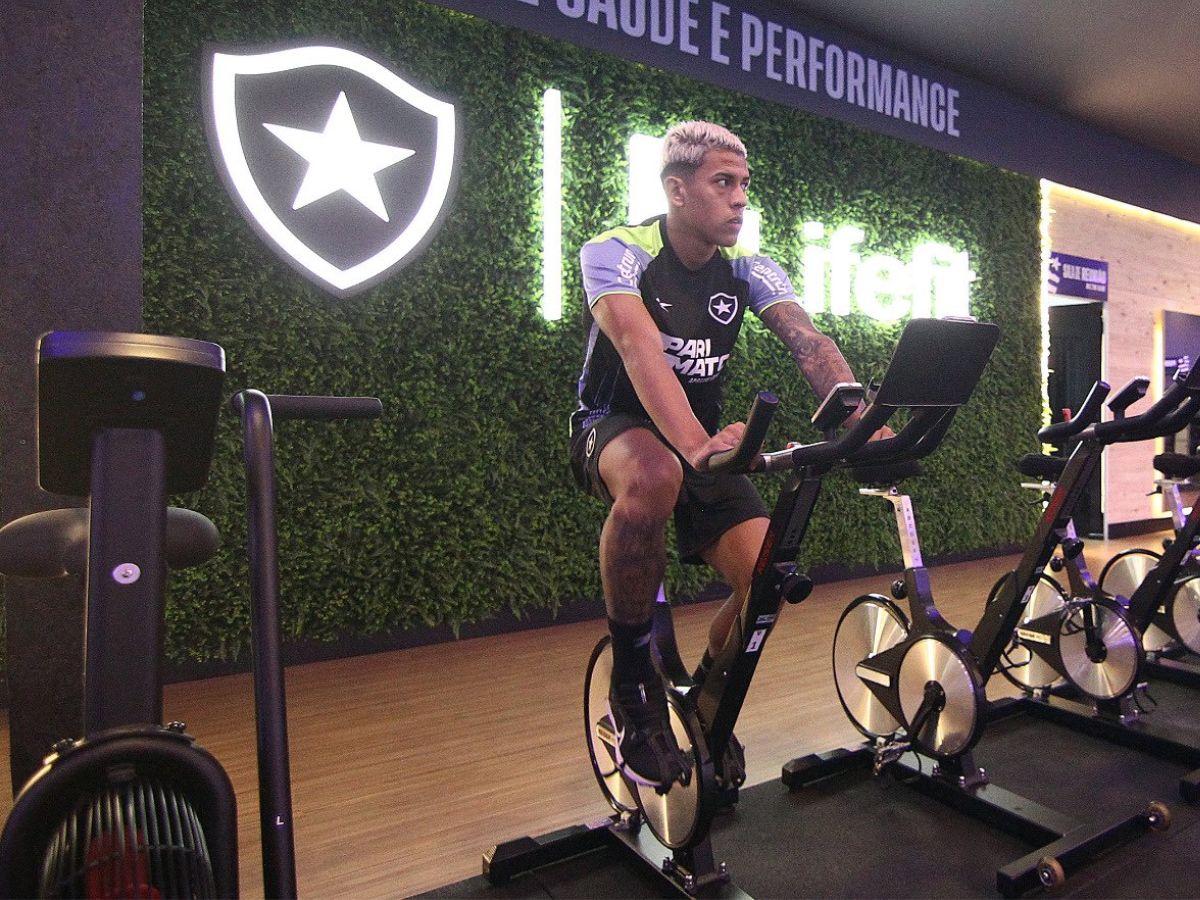 Botafogo: Matheus Martins desembarca no Rio sentindo dores; saiba detalhes