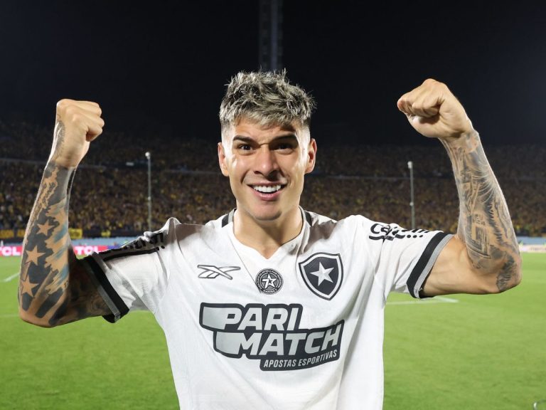 Mateo Ponte titular contra o Flamengo? Veja números do lateral-direito do Botafogo
