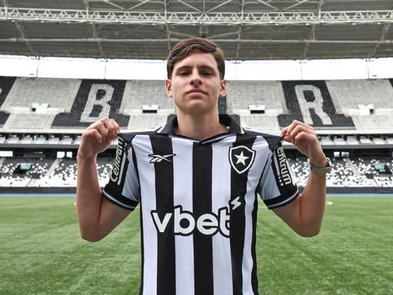 Botafogo atrasa parcela de pagamento ao Vélez por compra de Álvaro Montoro