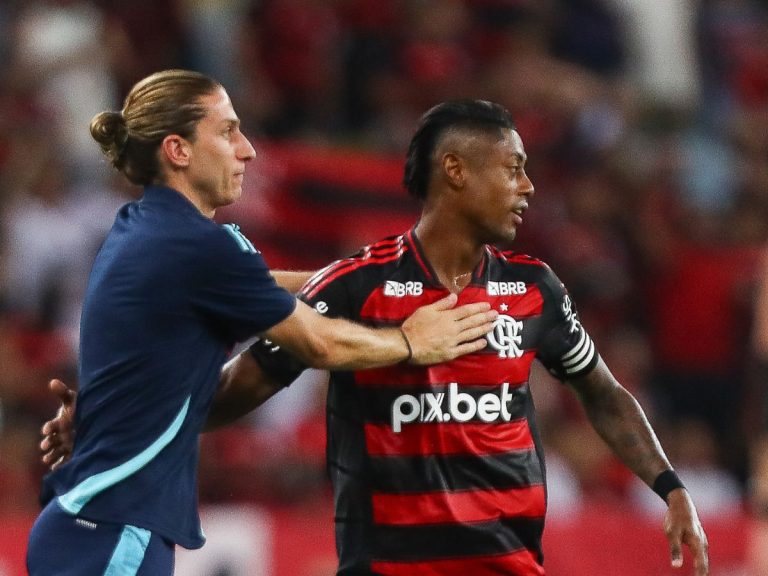Qual é o melhor Bruno Henrique: a comparação dos números como falso 9 e ponta no Flamengo
