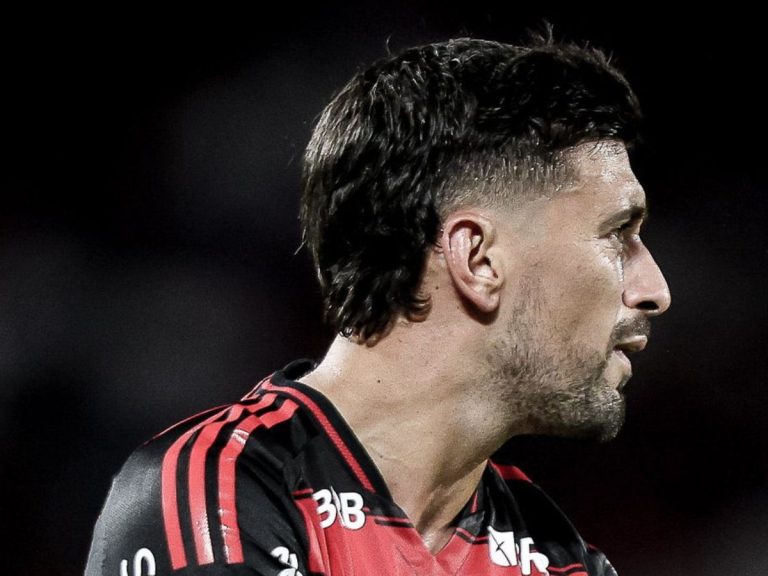 Arrascaeta elogia postura do Flamengo contra o Racing: "Equipe muito madura"