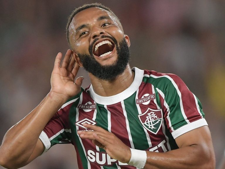 Samuel Xavier se destaca como um dos laterais mais ofensivos do Fluminense neste século; veja números