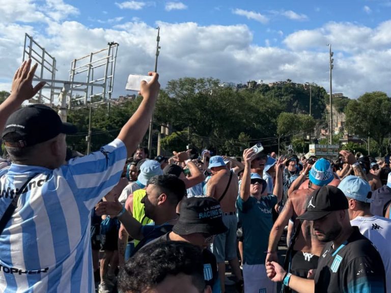 Libertadores: torcedores do Racing promovem festa antes de jogo contra o Flamengo