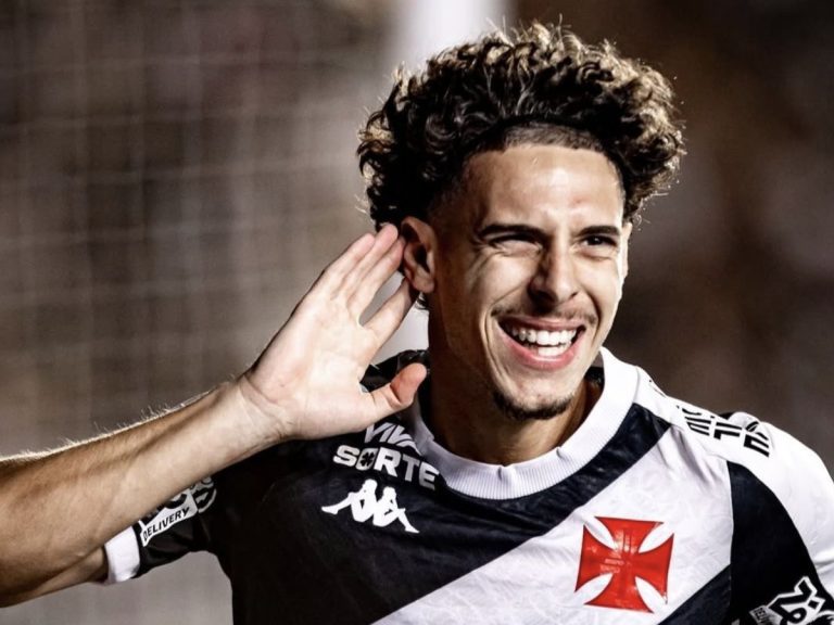 Nuno Moreira elogia trabalho de Fernando Diniz no Vasco: “Não nos deixa descansar”