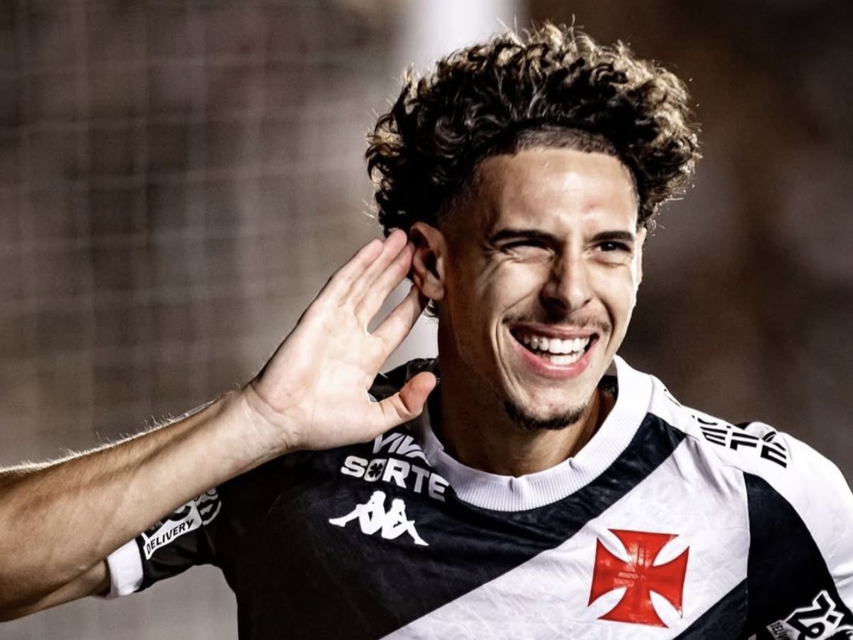 Nuno Moreira elogia trabalho de Fernando Diniz no Vasco: “Não nos deixa descansar”