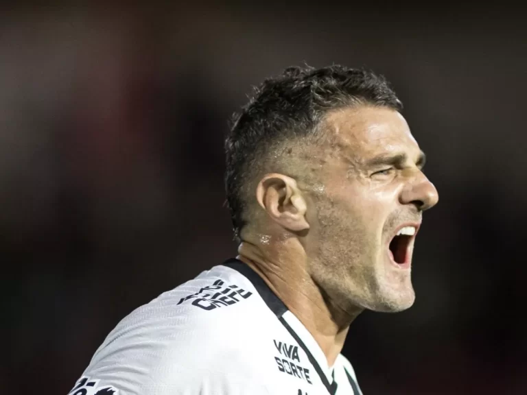 Pablo Vegetti desafia críticas e vira símbolo de raça no Vasco; veja números