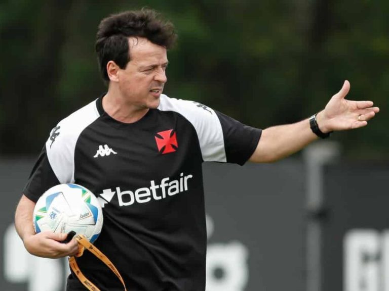 Vasco pode agilizar retorno de Carlos Cuesta contra o Vitória; saiba detalhes