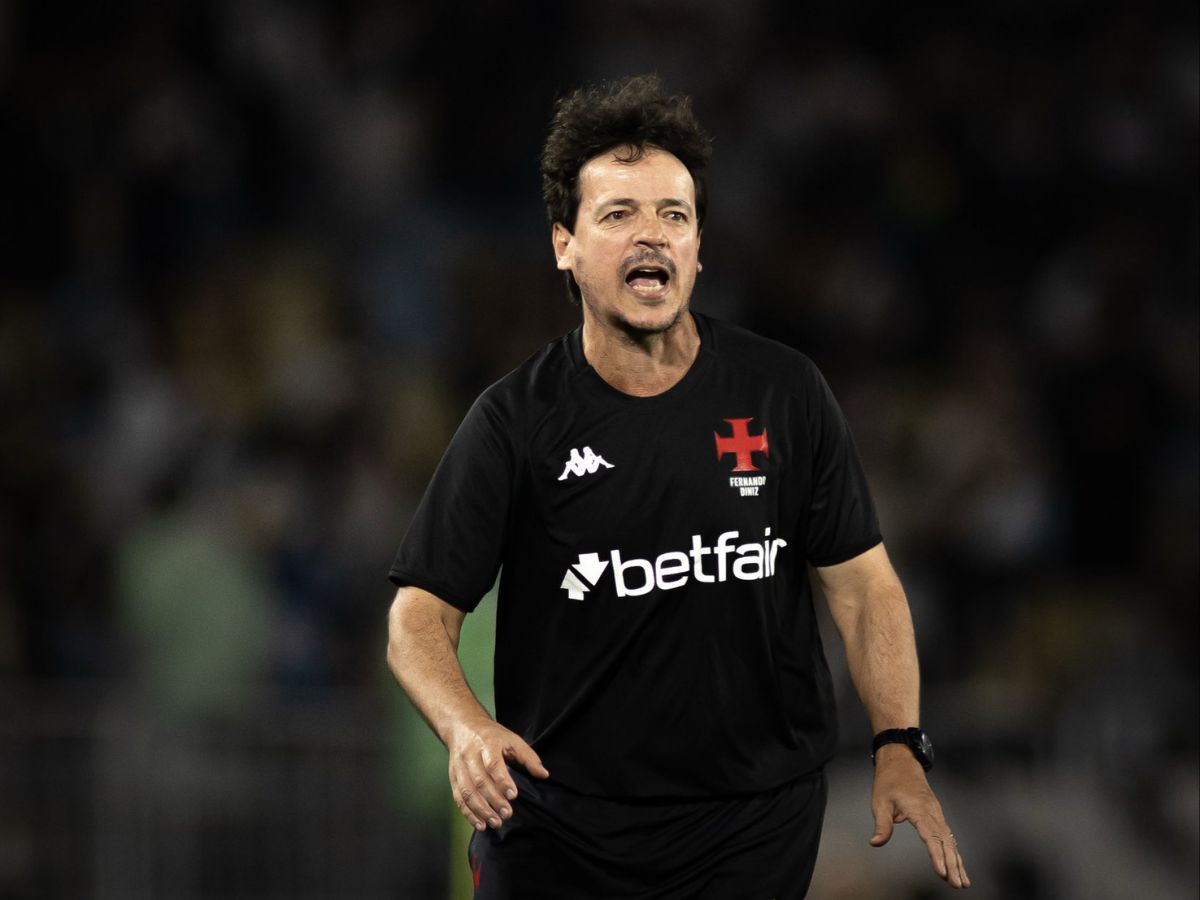 “Futebol é jogo de risco”, afirma Fernando Diniz após vitória do Vasco no clássico
