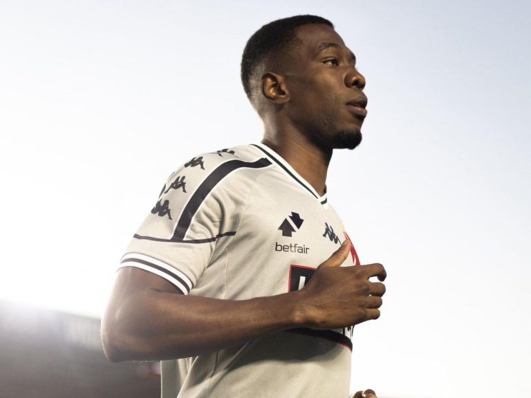 Carlos Cuesta segue invicto pelo Vasco; veja o desempenho