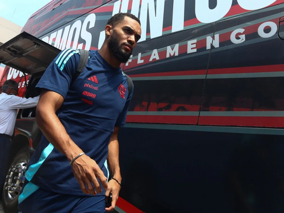 Esquecido por Filipe Luís, Juninho Vieira amarga 12 jogos fora da lista e futuro no Flamengo fica incerto
