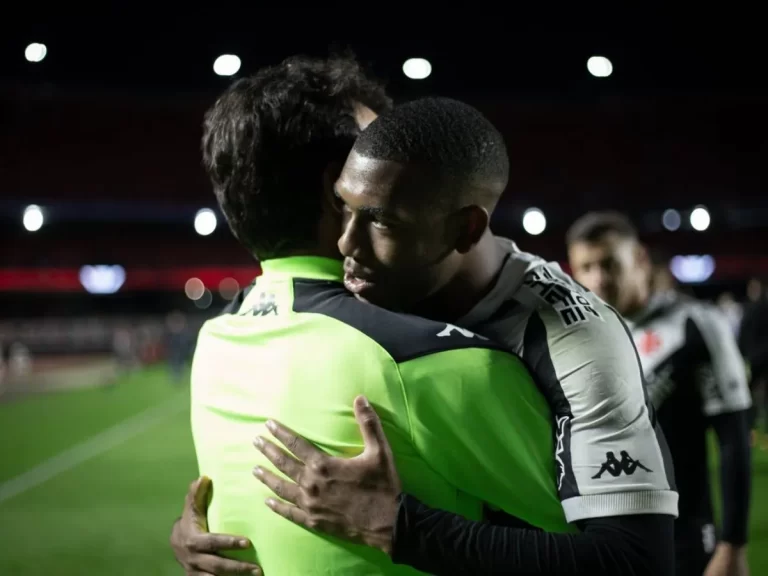 Rayan vive grande momento no Vasco