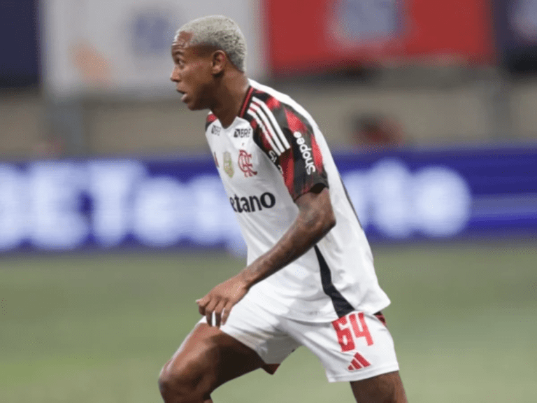 Wallace Yan foi expulso diante do Bahia