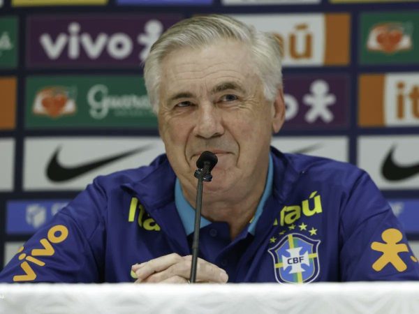 Vítor Roque titular? Carlo Ancelotti abre o jogo após vitória da Seleção Brasileira