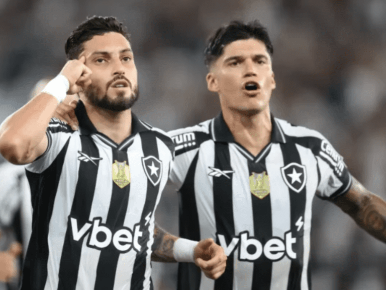 Alex Telles brilha em vitória do Botafogo