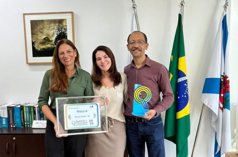 Da esquerda para a direita: Angela Arezzo, Subcontroladora de Contabilidade; Rosemary Macedo, Controladora Geral da CGM-Rio; Márcio Martins, Contador Geral |